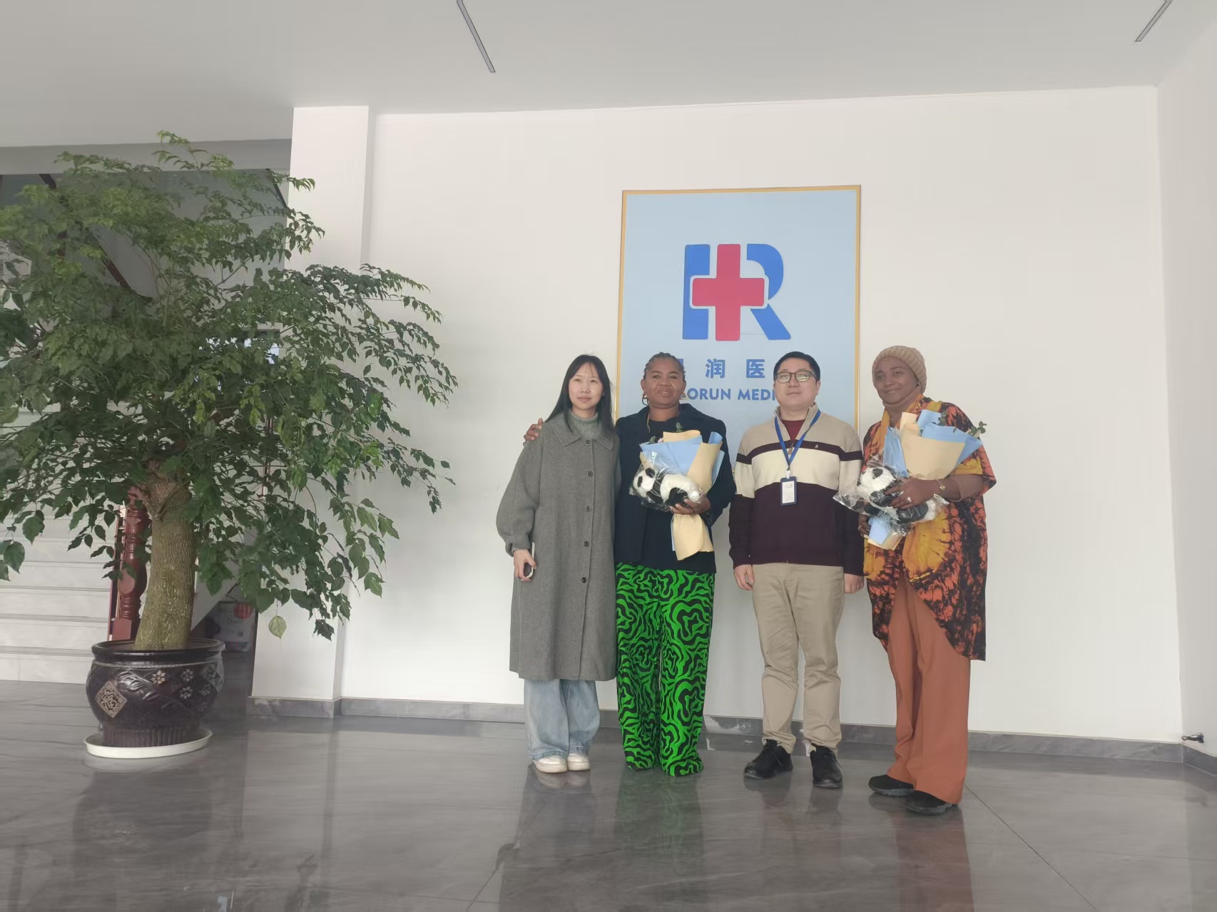 En delegasjon fra det nigerianske helsedepartementet besøkte Haoron Medical Products Co., Ltd. for inspeksjon og gjennomgang.