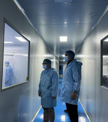 Fabrikkbesøk av gjest på MEDICA-utstillingen i Tyskland; Utforsker nye muligheter i det europeiske medisinske markedet